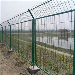 高速护栏每米价格 高速围栏网企业 高速公路框架护栏网