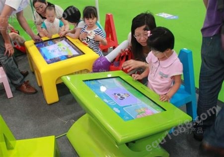 儿童触摸桌 少儿学习互动游戏 单人多人配合教育装备软件